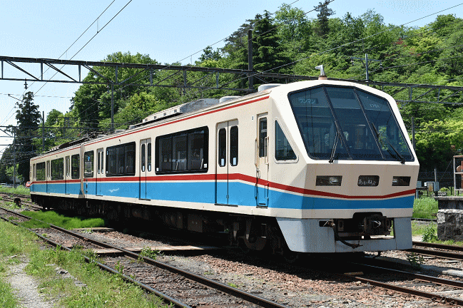 近江鉄道の７００系「あかね号」