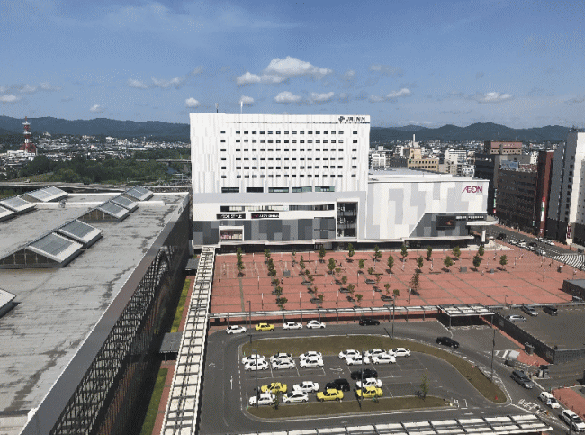 ワイズホテル旭川駅前から見たJRイン旭川